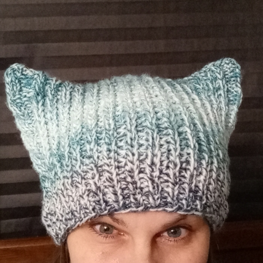 Blue/white pussy cat hat warm ski/snow beanie knit